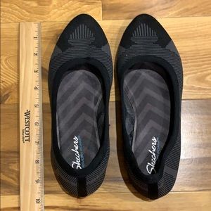Skechers flats. Used.  Size: 6.5 US. BLACK.